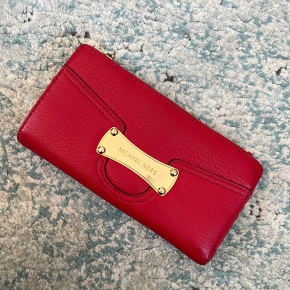 Michael Kors Handbags - Michael Kors Trifold Wallet